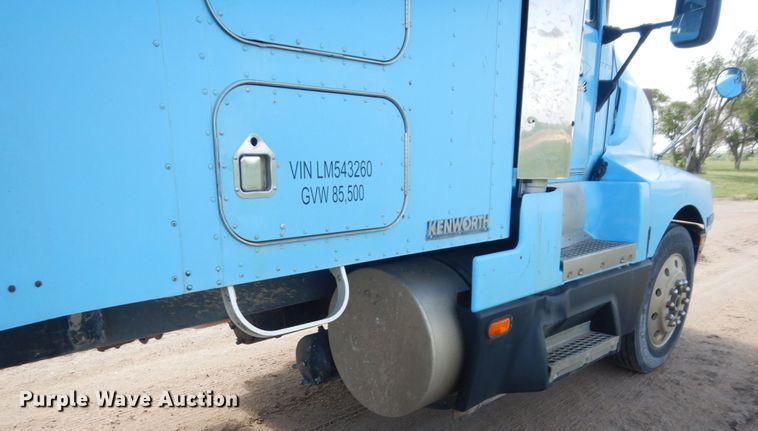 image for item GM9218 1990 Kenworth T600  semi truck