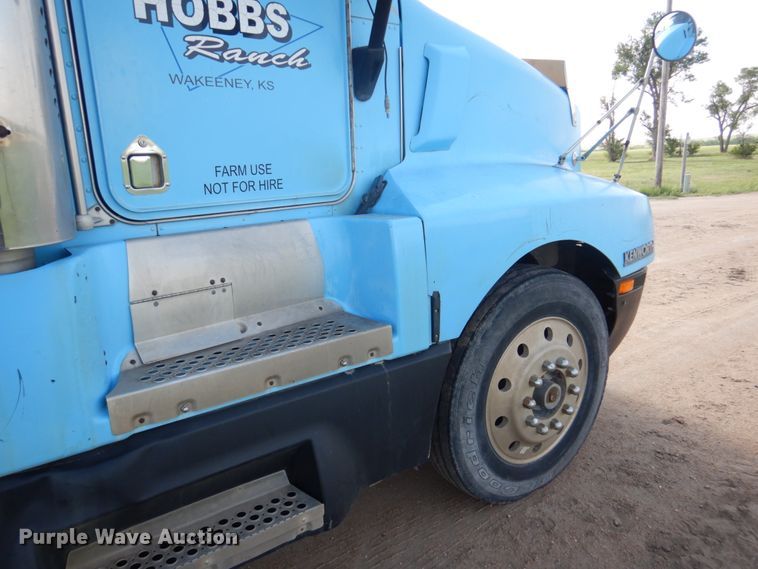 image for item GM9218 1990 Kenworth T600  semi truck