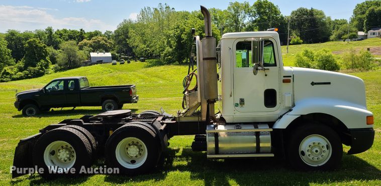 image for item GT9108 1995 International 9200  semi truck