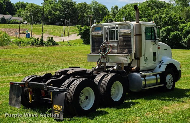 image for item GT9108 1995 International 9200  semi truck