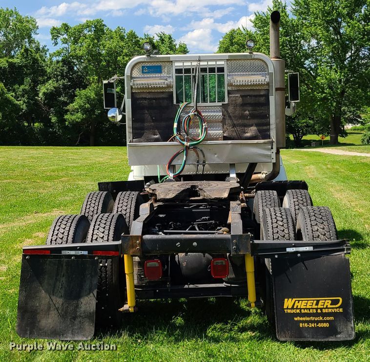 image for item GT9108 1995 International 9200  semi truck