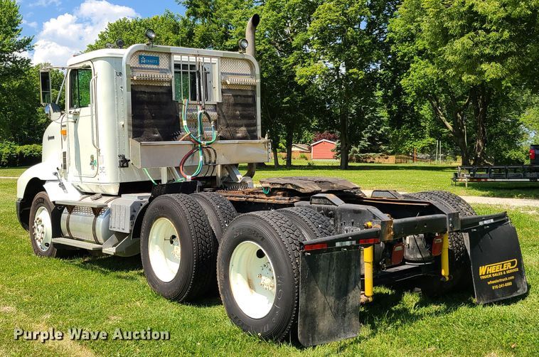 image for item GT9108 1995 International 9200  semi truck