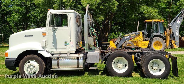 image for item GT9108 1995 International 9200  semi truck