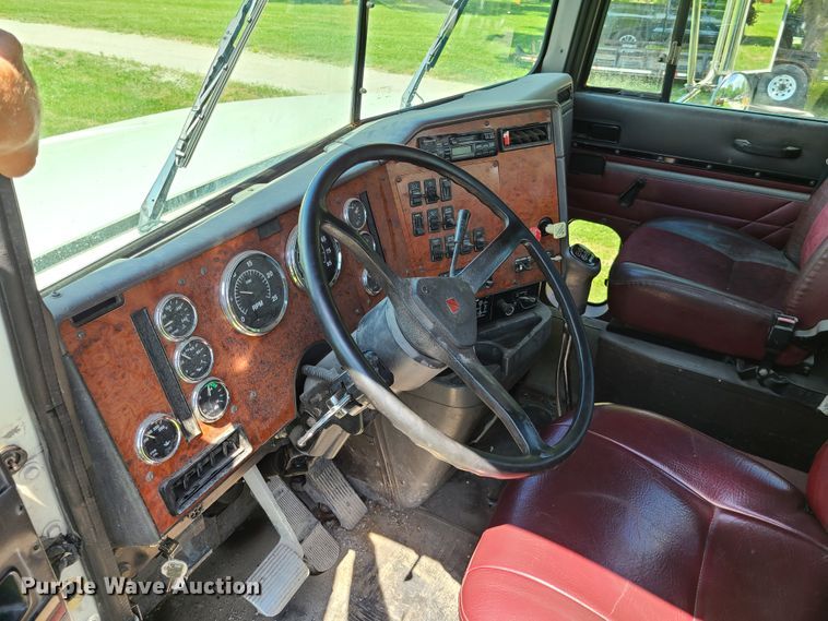 image for item GT9108 1995 International 9200  semi truck