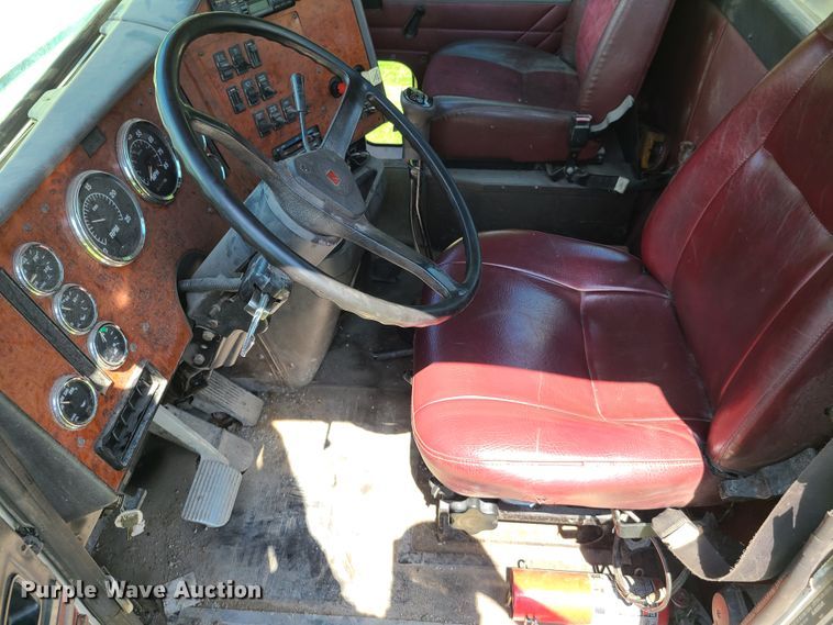 image for item GT9108 1995 International 9200  semi truck