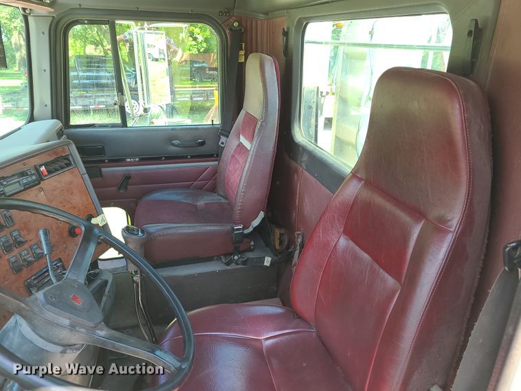 image for item GT9108 1995 International 9200  semi truck