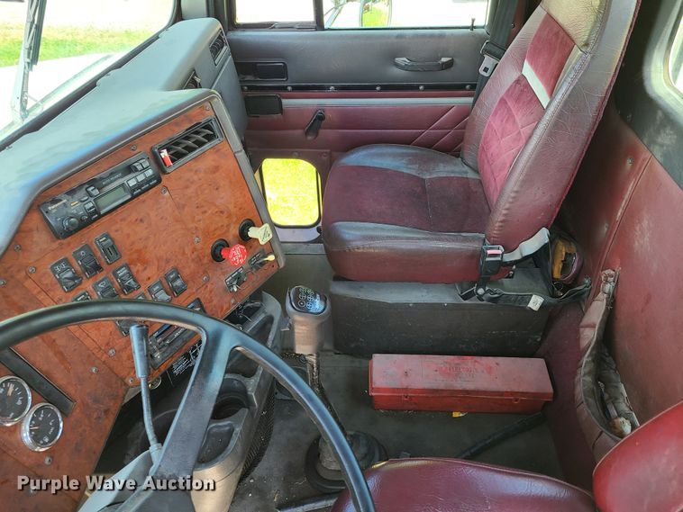 image for item GT9108 1995 International 9200  semi truck