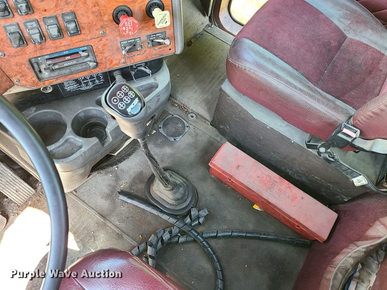 image for item GT9108 1995 International 9200  semi truck