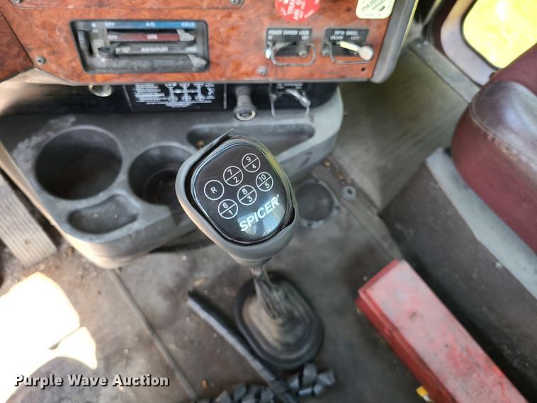 image for item GT9108 1995 International 9200  semi truck