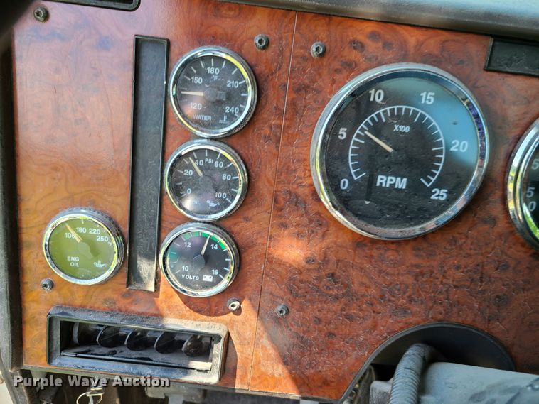 image for item GT9108 1995 International 9200  semi truck