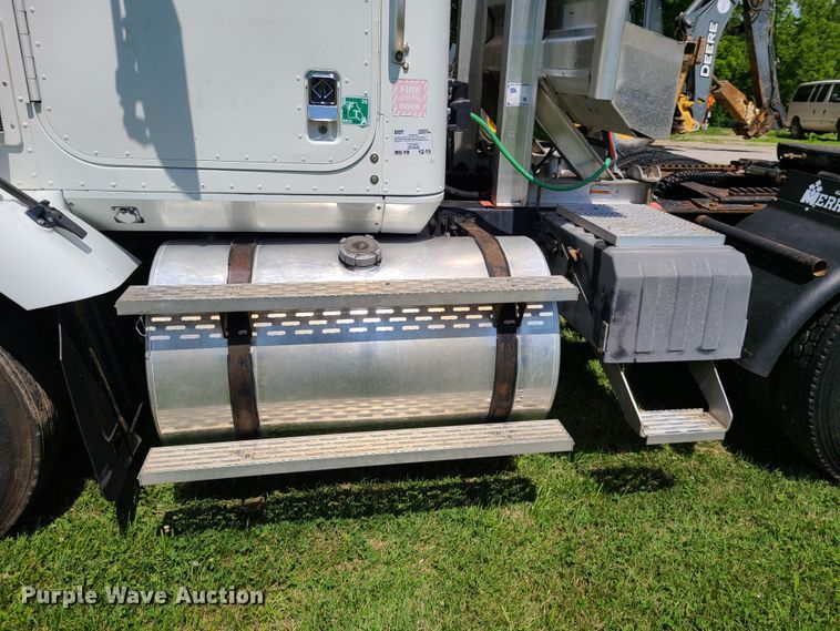 image for item GT9108 1995 International 9200  semi truck