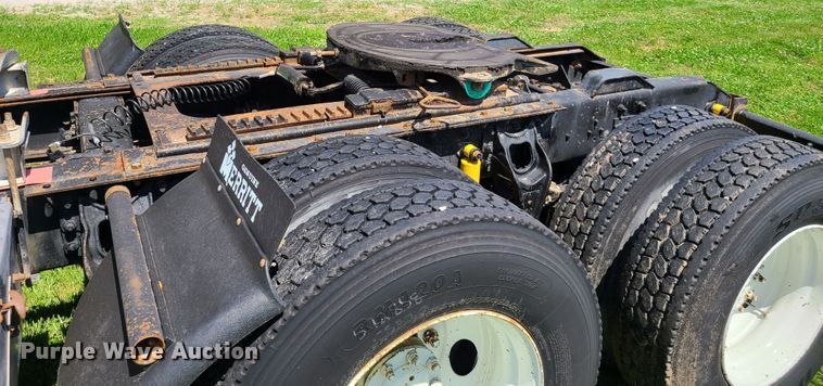 image for item GT9108 1995 International 9200  semi truck