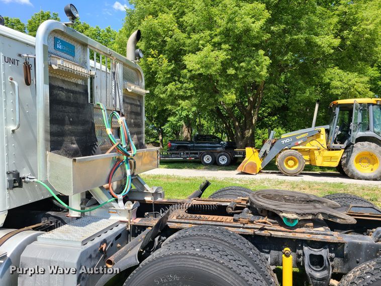 image for item GT9108 1995 International 9200  semi truck