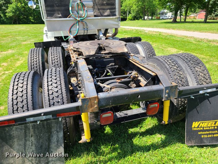 image for item GT9108 1995 International 9200  semi truck