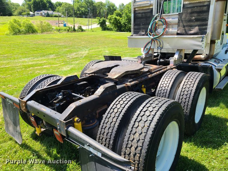 image for item GT9108 1995 International 9200  semi truck