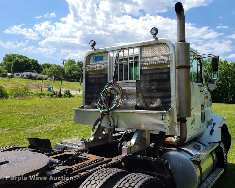 image for item GT9108 1995 International 9200  semi truck