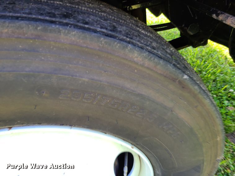 image for item GT9108 1995 International 9200  semi truck