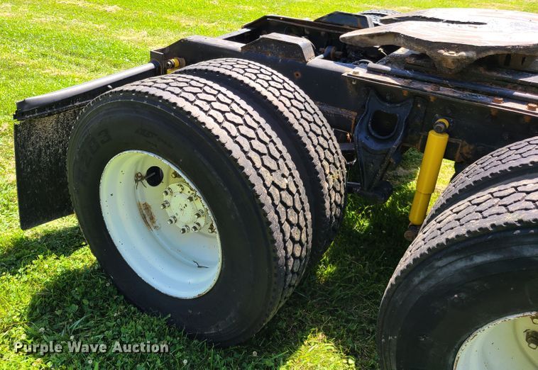 image for item GT9108 1995 International 9200  semi truck