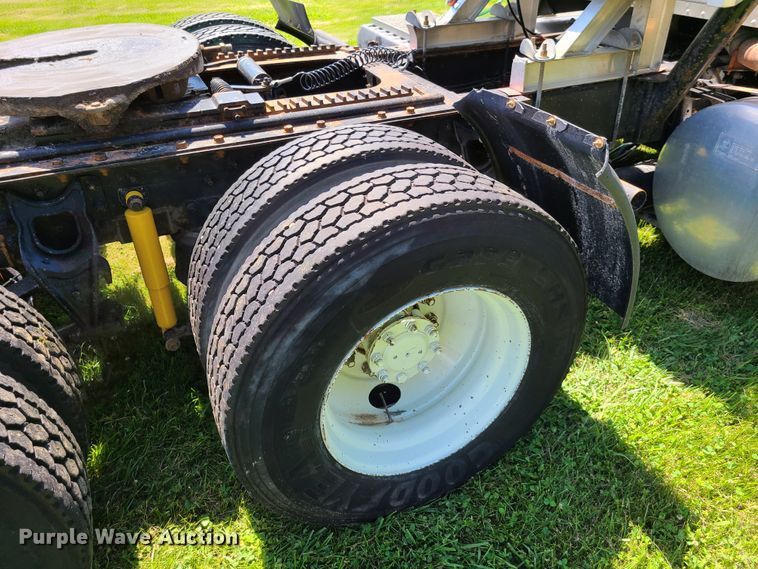 image for item GT9108 1995 International 9200  semi truck