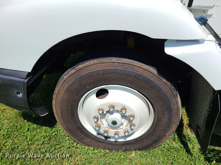 image for item GT9108 1995 International 9200  semi truck