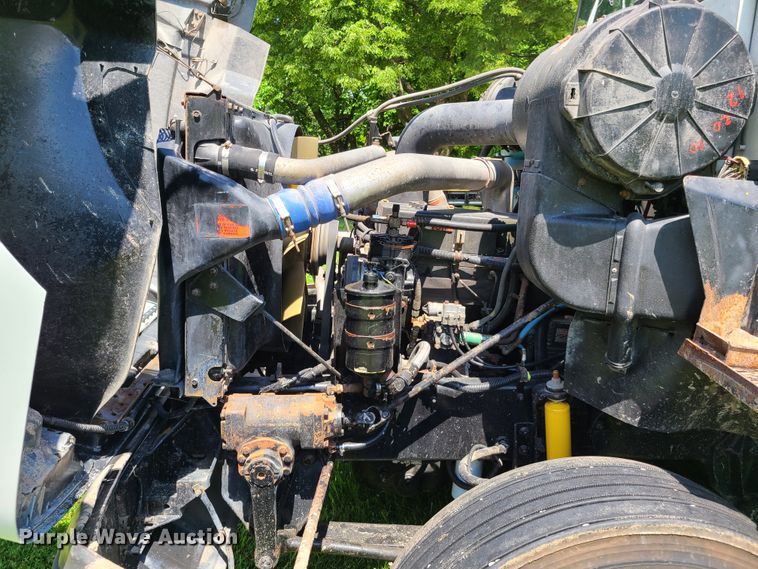 image for item GT9108 1995 International 9200  semi truck