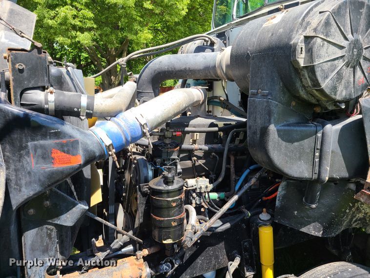 image for item GT9108 1995 International 9200  semi truck