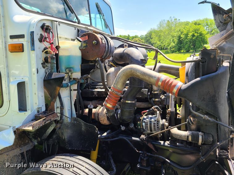 image for item GT9108 1995 International 9200  semi truck