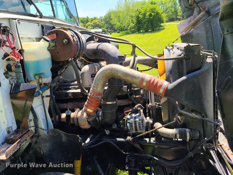 image for item GT9108 1995 International 9200  semi truck