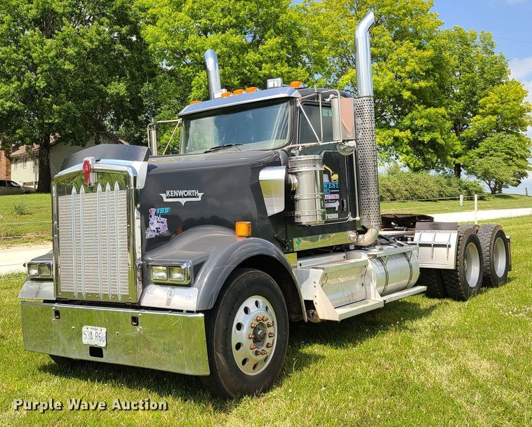 image for item GT9166 2014 Kenworth W900  semi truck