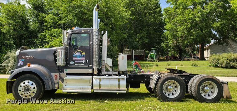 image for item GT9166 2014 Kenworth W900  semi truck