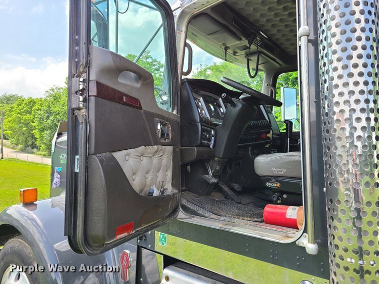 image for item GT9166 2014 Kenworth W900  semi truck