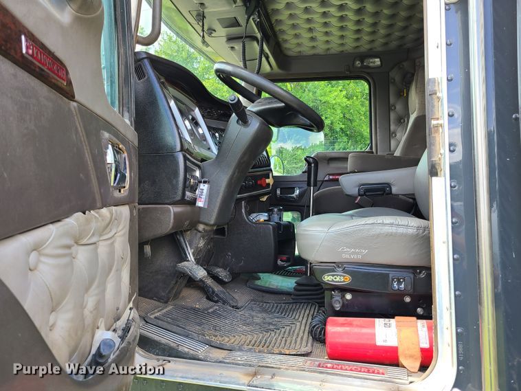 image for item GT9166 2014 Kenworth W900  semi truck