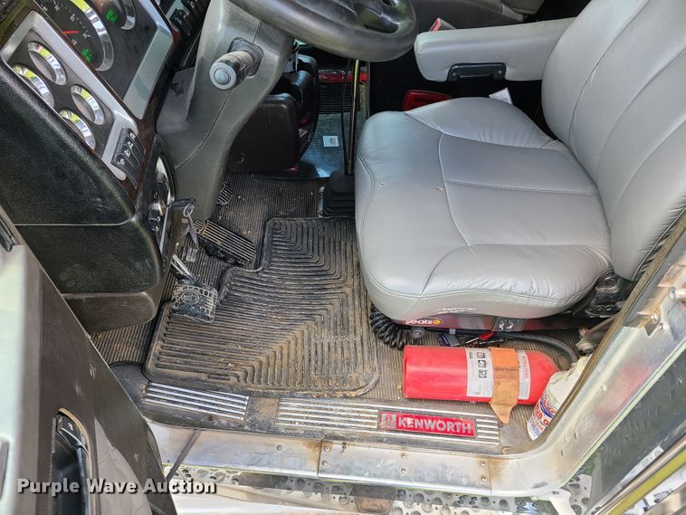 image for item GT9166 2014 Kenworth W900  semi truck