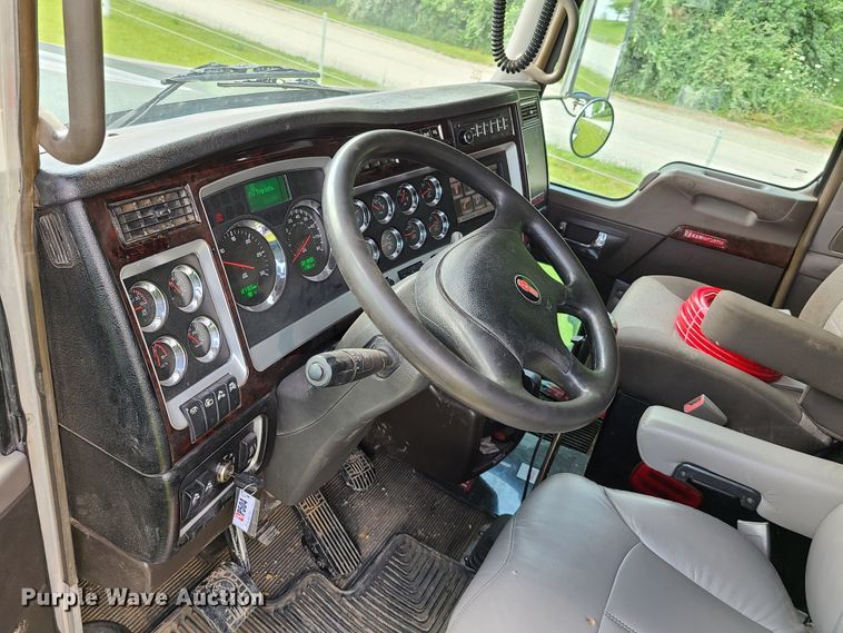 image for item GT9166 2014 Kenworth W900  semi truck