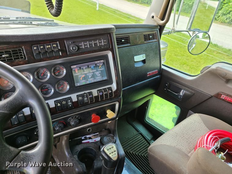 image for item GT9166 2014 Kenworth W900  semi truck