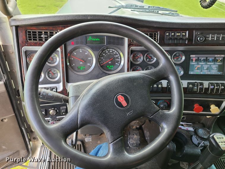 image for item GT9166 2014 Kenworth W900  semi truck