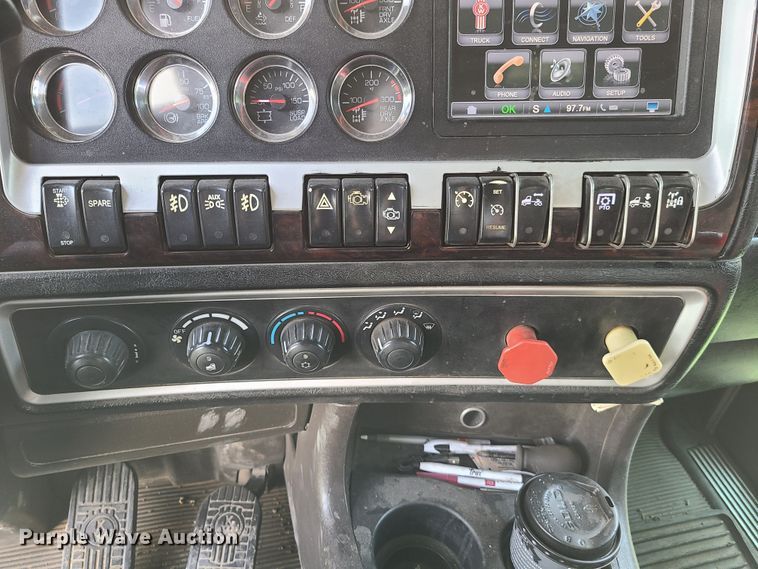 image for item GT9166 2014 Kenworth W900  semi truck