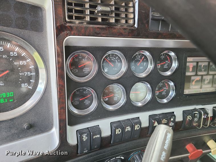 image for item GT9166 2014 Kenworth W900  semi truck