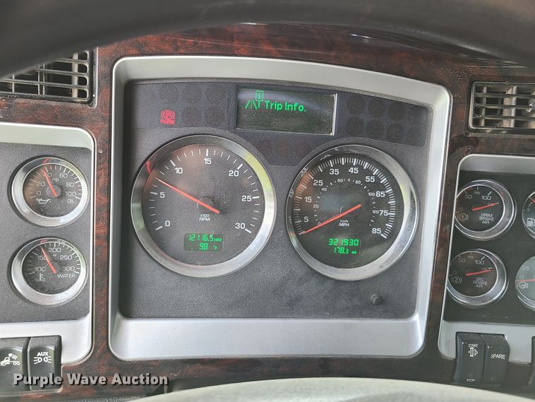 image for item GT9166 2014 Kenworth W900  semi truck