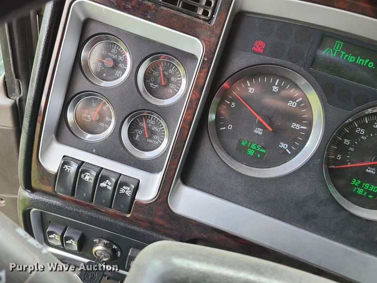 image for item GT9166 2014 Kenworth W900  semi truck