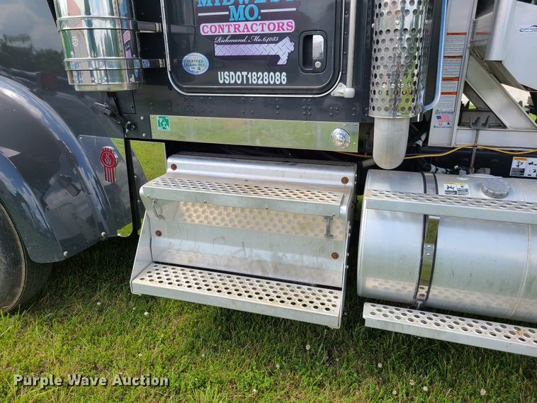 image for item GT9166 2014 Kenworth W900  semi truck