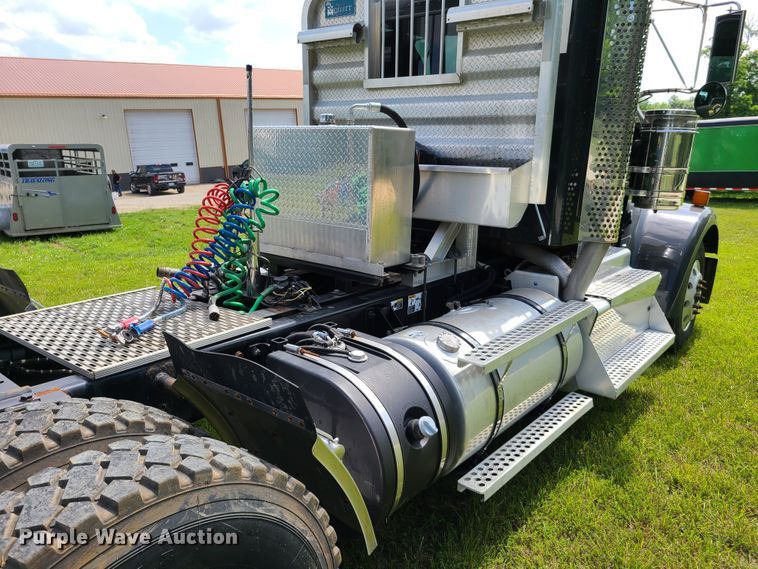 image for item GT9166 2014 Kenworth W900  semi truck