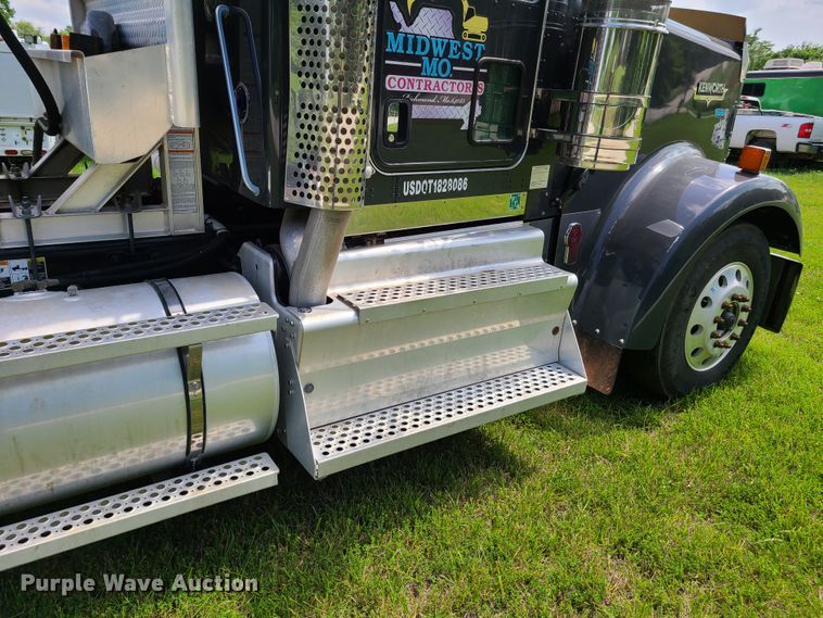 image for item GT9166 2014 Kenworth W900  semi truck