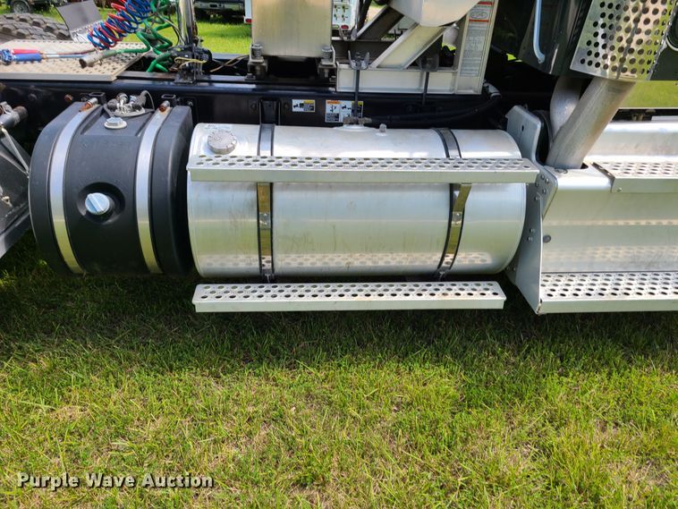 image for item GT9166 2014 Kenworth W900  semi truck