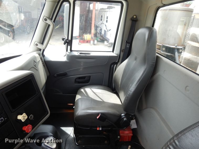 image for item GT9283 2012 International WorkStar 7600  semi truck