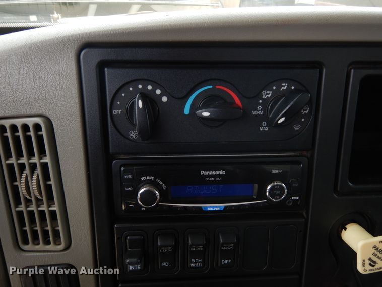 image for item GT9283 2012 International WorkStar 7600  semi truck