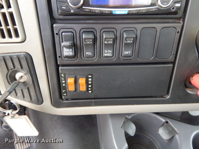 image for item GT9283 2012 International WorkStar 7600  semi truck