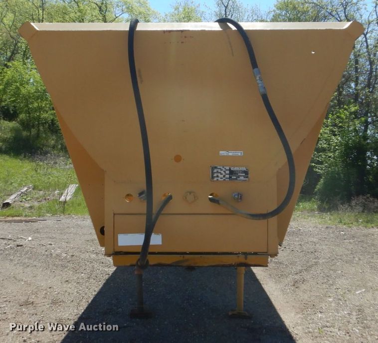 image for item GW9940 2000 Dan Hill Flowboy belt trailer