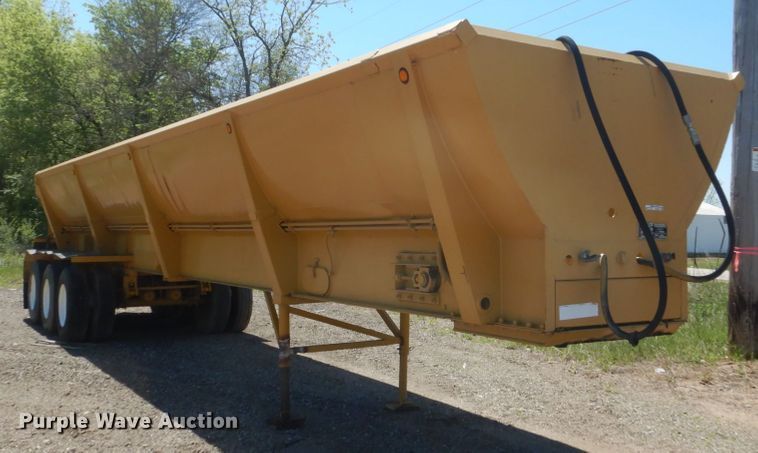 image for item GW9940 2000 Dan Hill Flowboy belt trailer