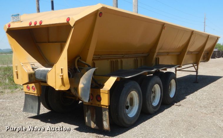 image for item GW9940 2000 Dan Hill Flowboy belt trailer